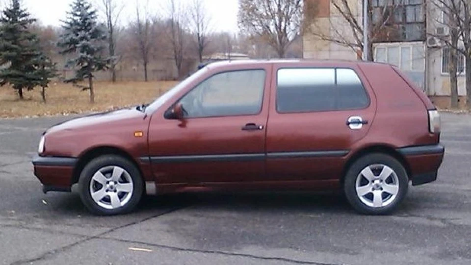 Volkswagen Golf 1.8 GL 3