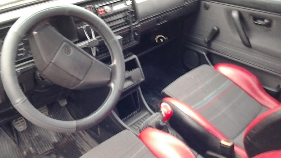 Volkswagen Golf 1,8 GT Spezial 2