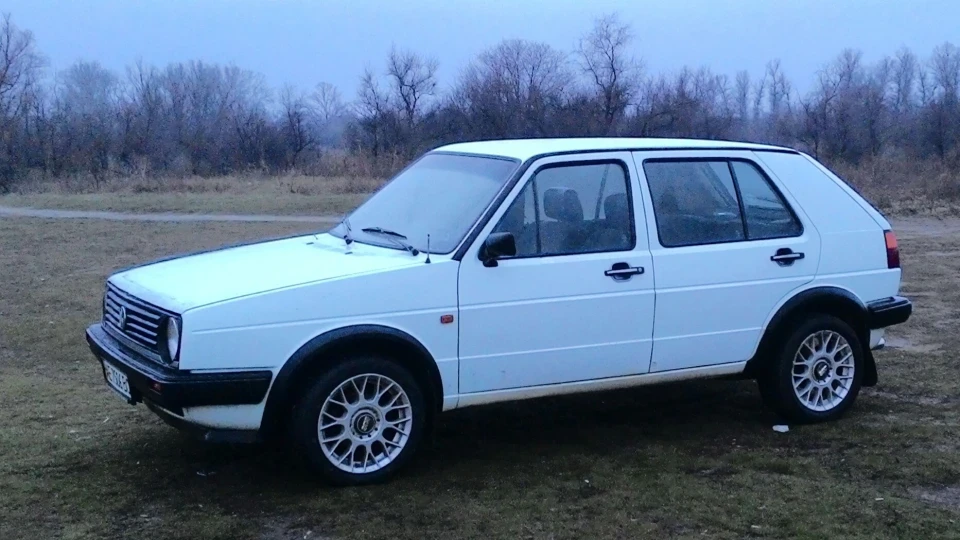 Volkswagen Golf 1.8 GX АКПП 2