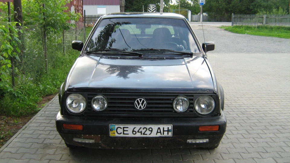 Volkswagen Golf 1.8 Mono 2
