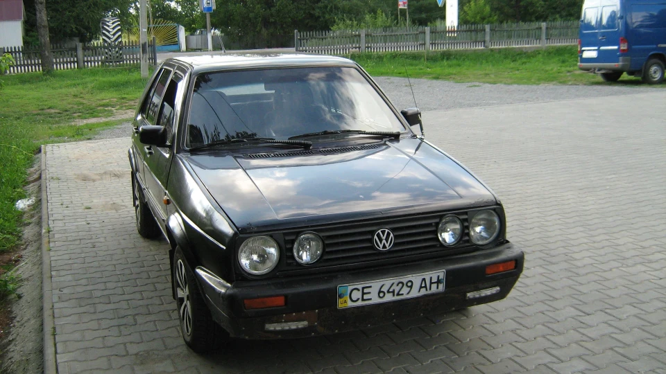 Volkswagen Golf 1.8 Mono 3