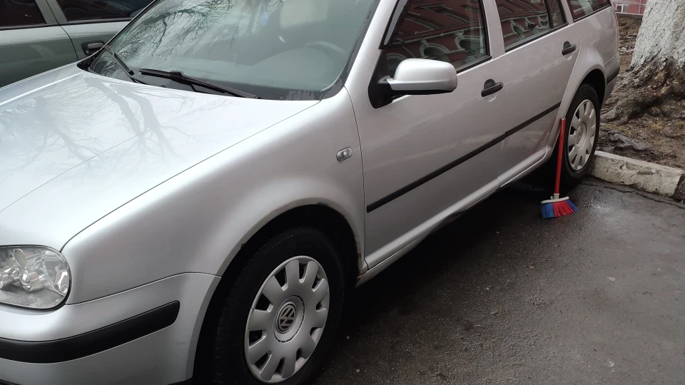 Volkswagen Golf 1.9 TDI AXR Wagon 2