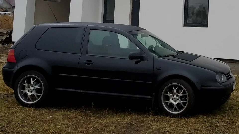 Volkswagen Golf 1.9TDI Black Edition 2