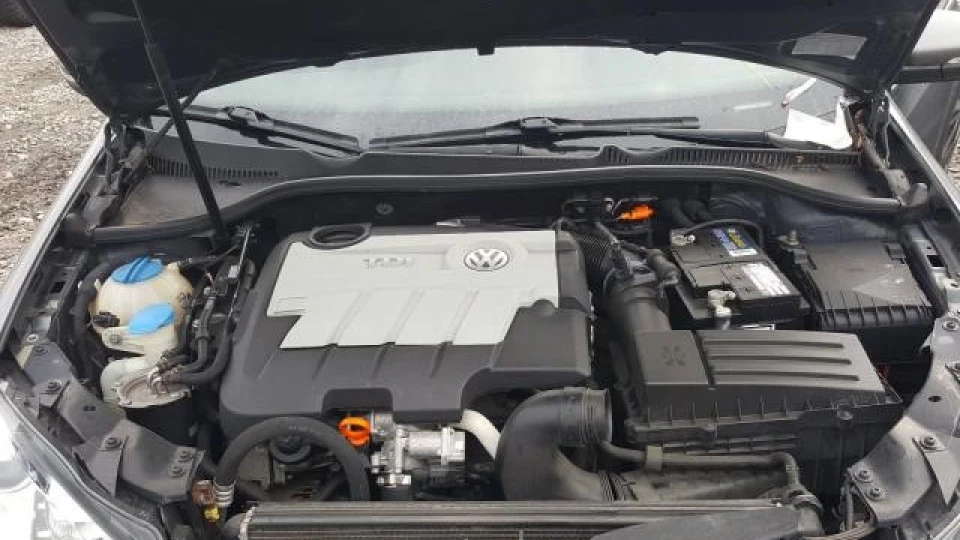 Volkswagen Golf 2.0 TDI DSG highline +