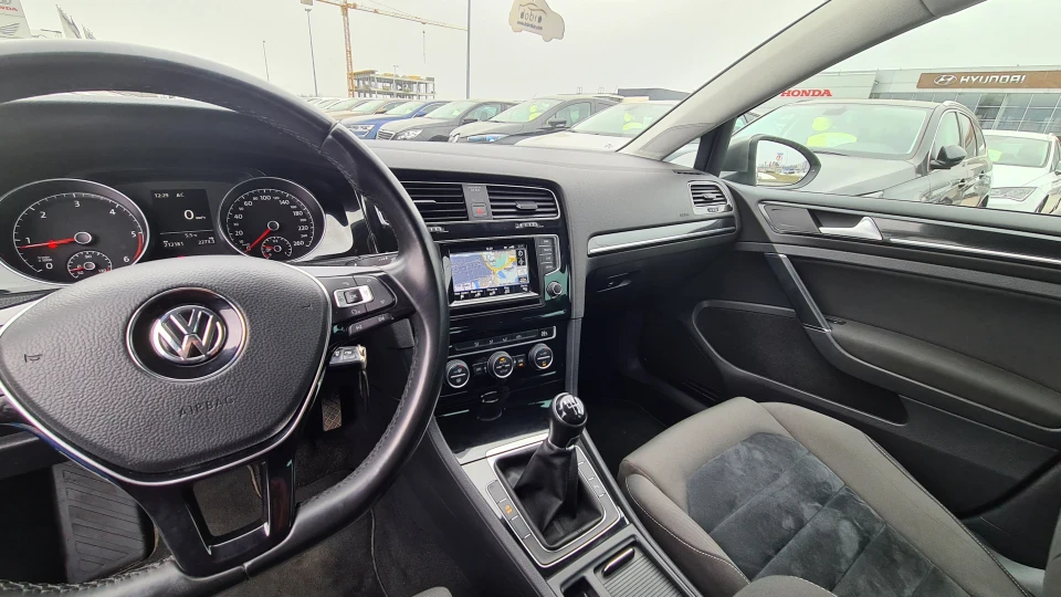 Volkswagen Golf 2.0TDI MT Highline 150hp 4