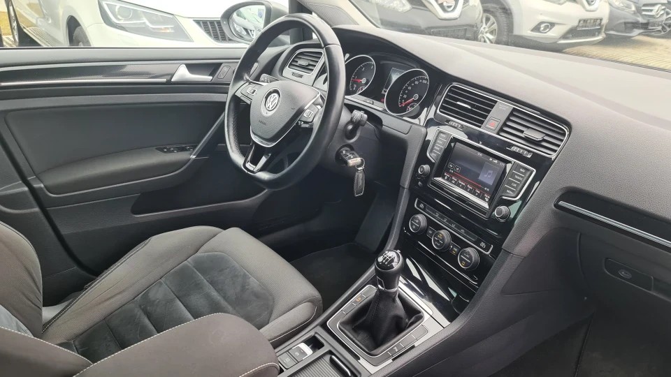 Volkswagen Golf 2.0TDI MT Highline 150hp 5