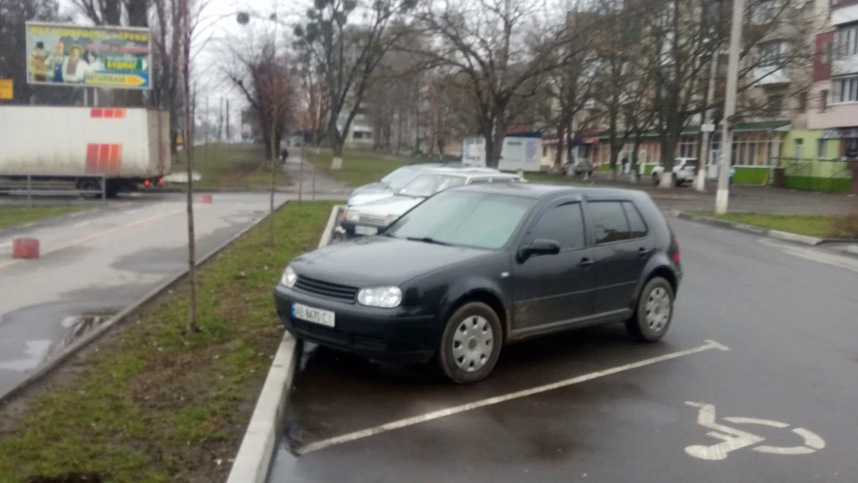 Volkswagen Golf Black-magic