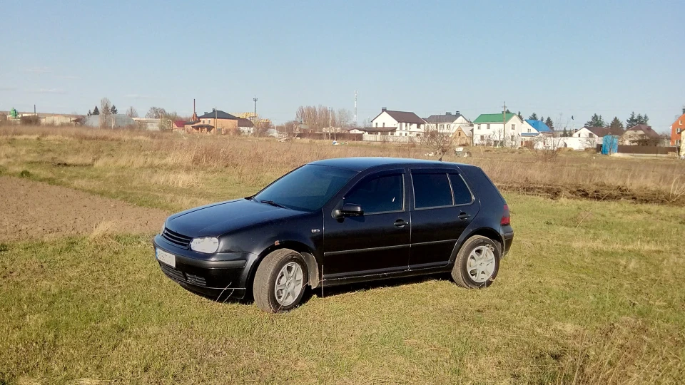 Volkswagen Golf Black-magic 2