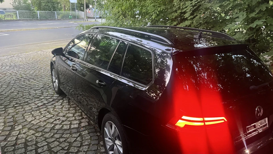 Volkswagen Golf Black 3