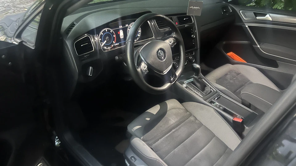 Volkswagen Golf Black 4
