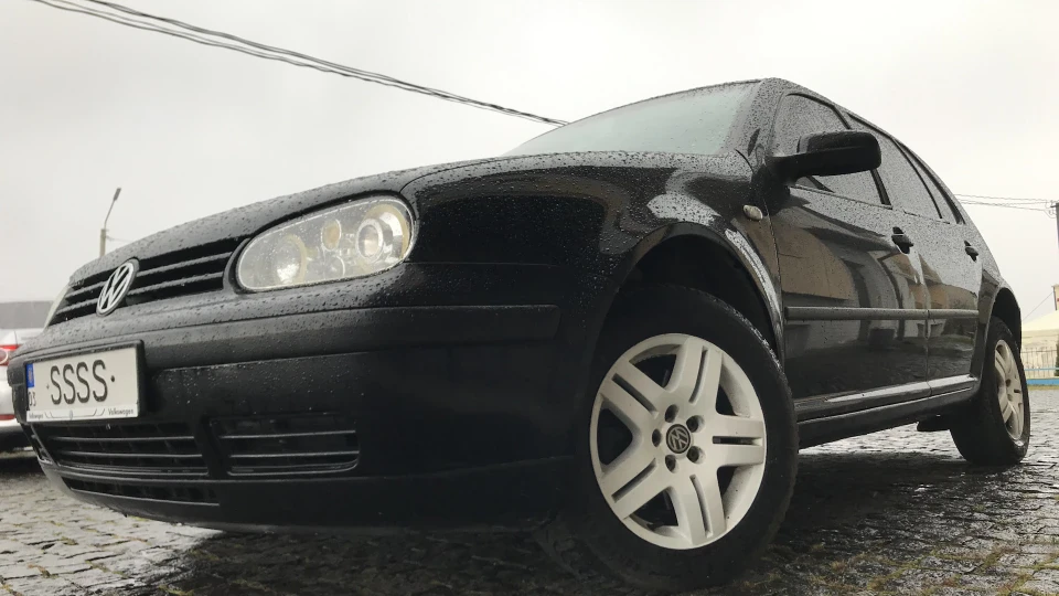 Volkswagen Golf чорний коротун