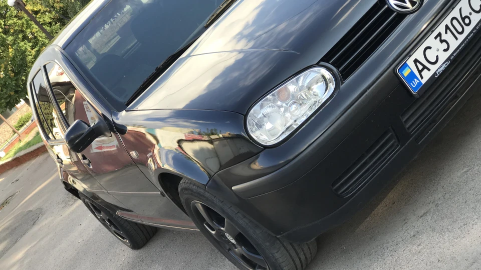 Volkswagen Golf чорний коротун 4