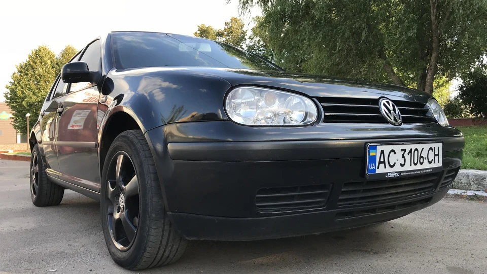 Volkswagen Golf чорний коротун 5