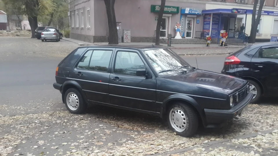 Volkswagen Golf Чорний Лис