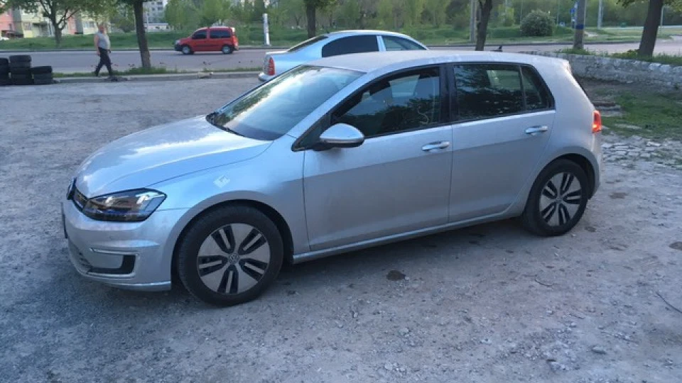 Volkswagen Golf E-Golf 5