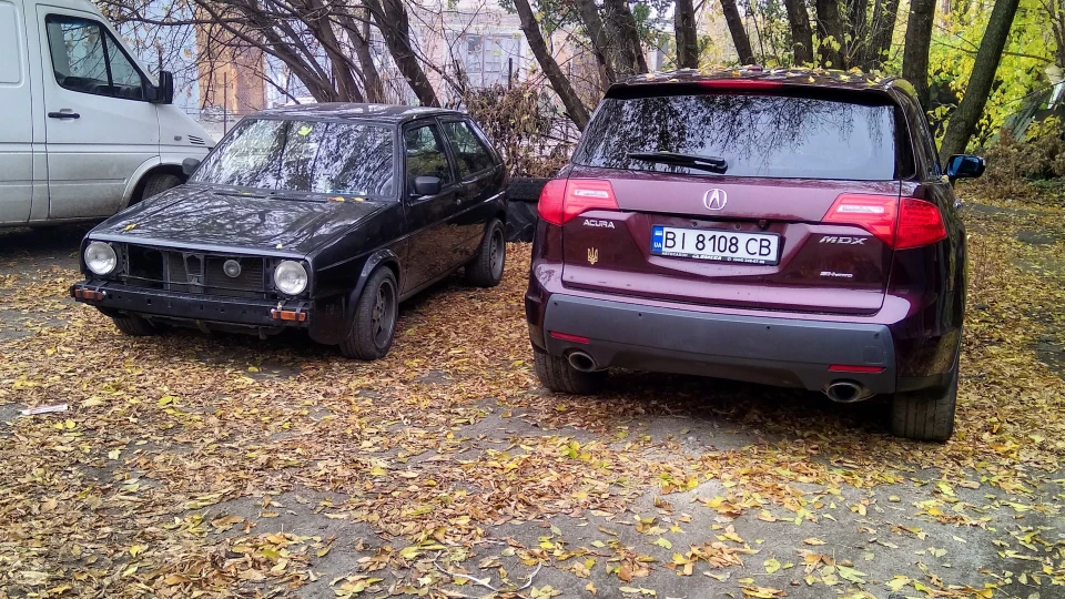 Volkswagen Golf Gray hatch 2