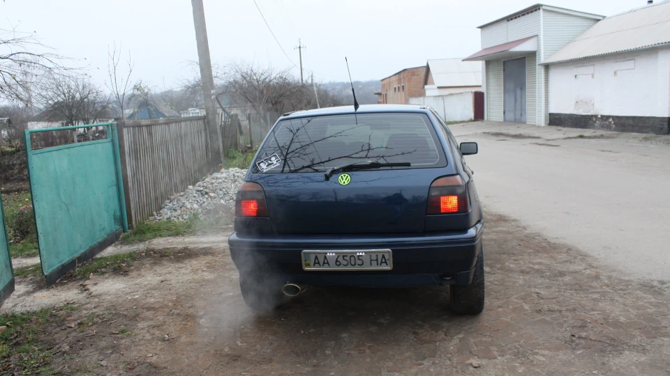 Volkswagen Golf гучний малюк