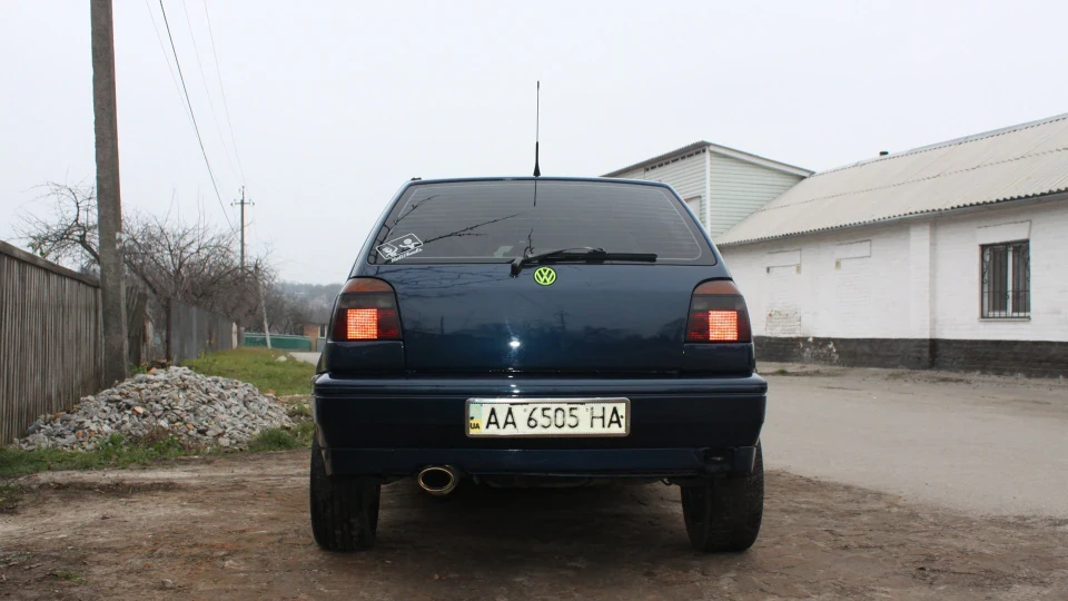 Volkswagen Golf гучний малюк 5