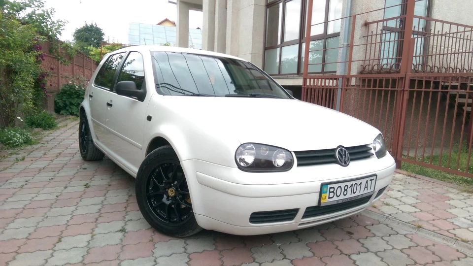 Volkswagen Golf IV "White Sensation"