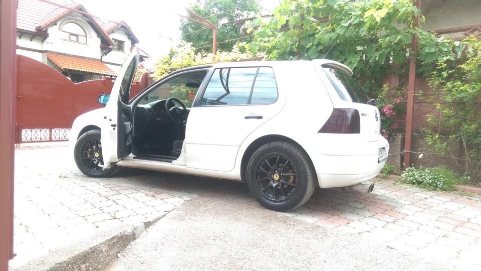 Volkswagen Golf IV "White Sensation" 3