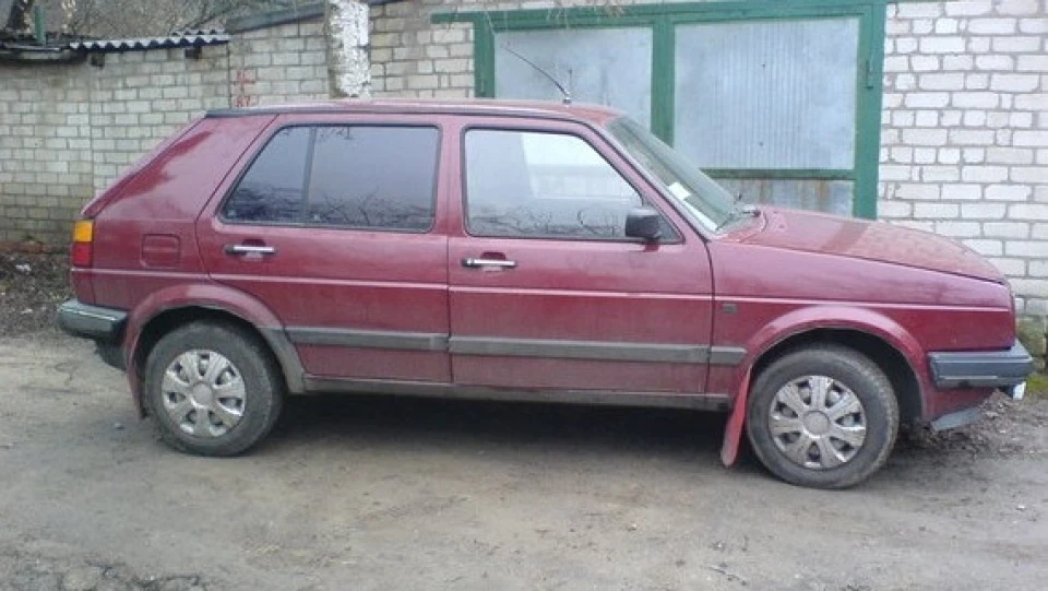 Volkswagen Golf Червоний, 1.3