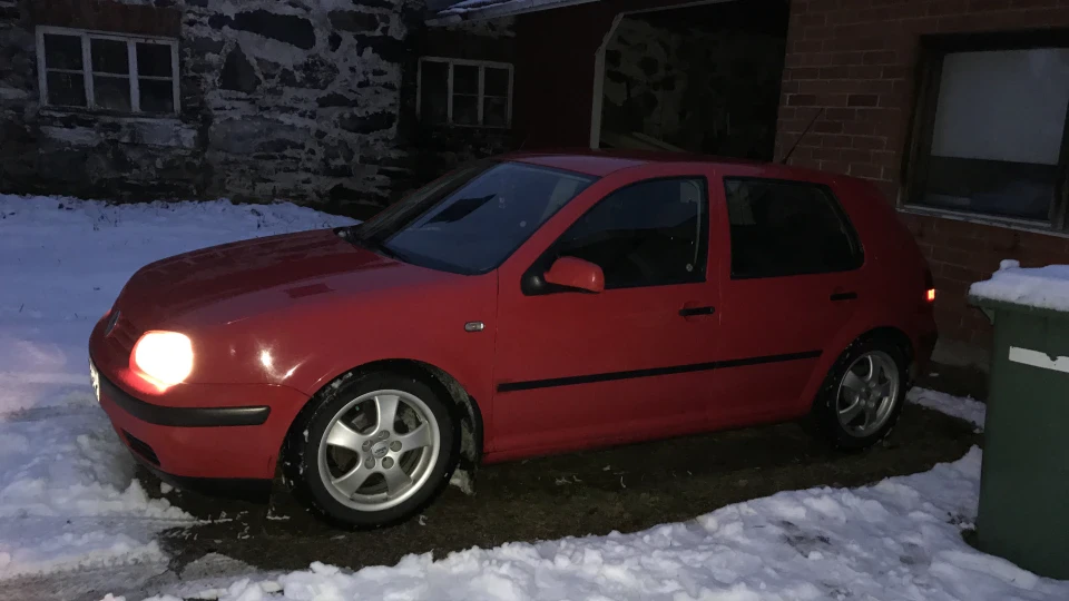 Volkswagen Golf Червоний металік 1.6