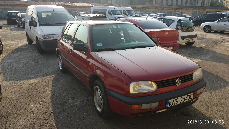 Volkswagen Golf Червоний Торнадо