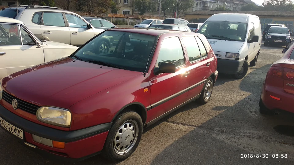 Volkswagen Golf Червоний Торнадо 2