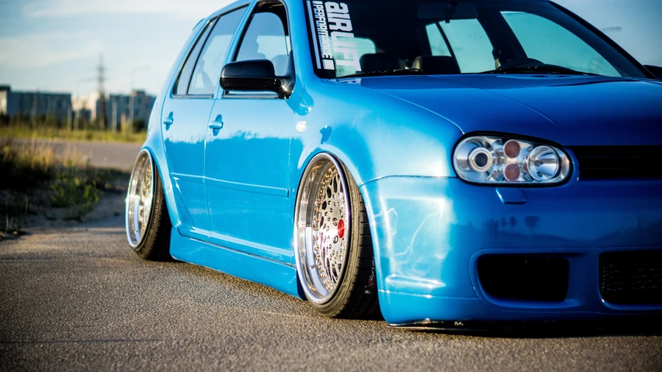 Volkswagen Golf Неваляшка