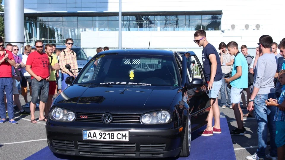 Volkswagen Golf #nothing_extra 2