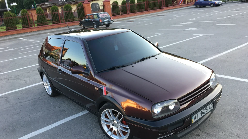Volkswagen Golf портвейн 1.8 4