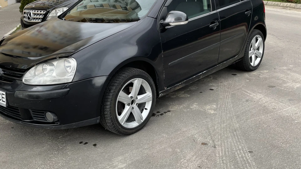 Volkswagen Golf Пожований 4