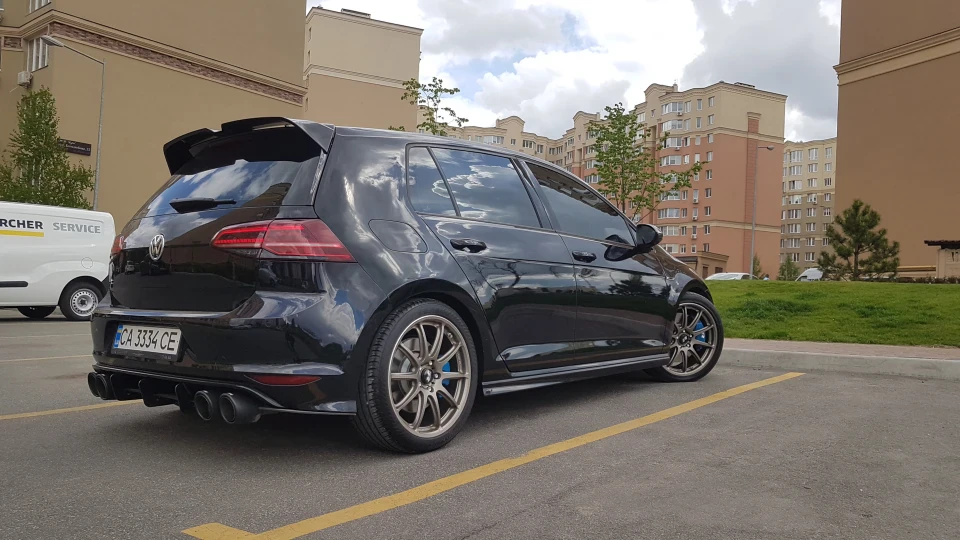 Volkswagen Golf project R 4