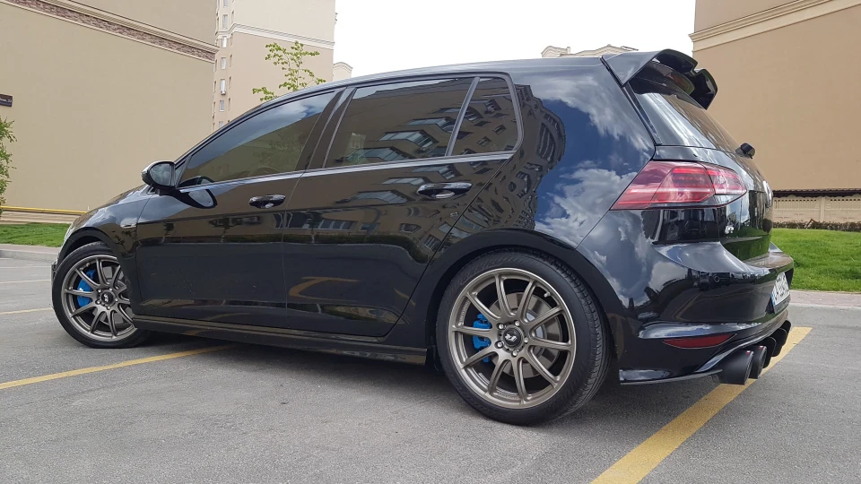 Volkswagen Golf project R 5
