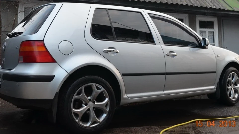 Volkswagen Golf Простенький 1.6