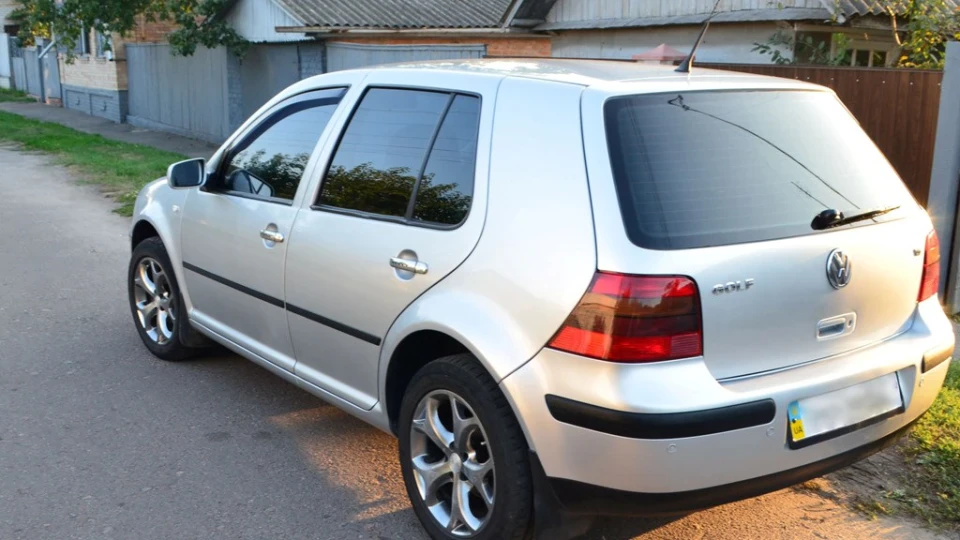 Volkswagen Golf Простенький 1.6 2