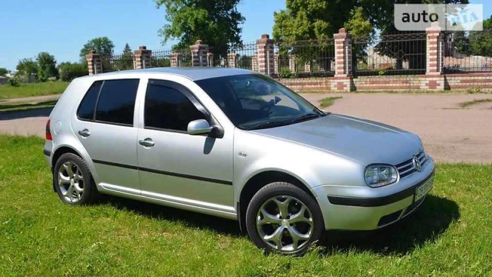 Volkswagen Golf Простенький 1.6 4