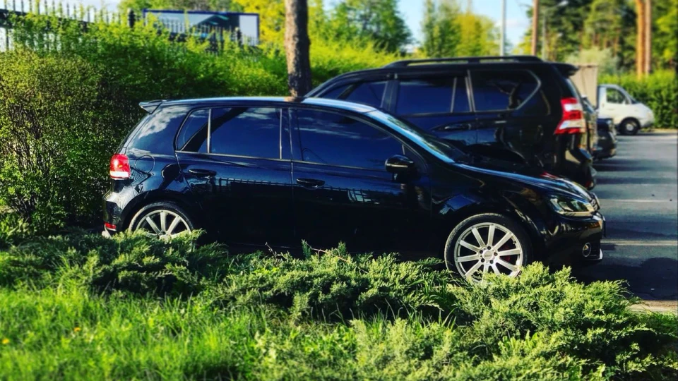 Volkswagen Golf R-Line Black Shark 2