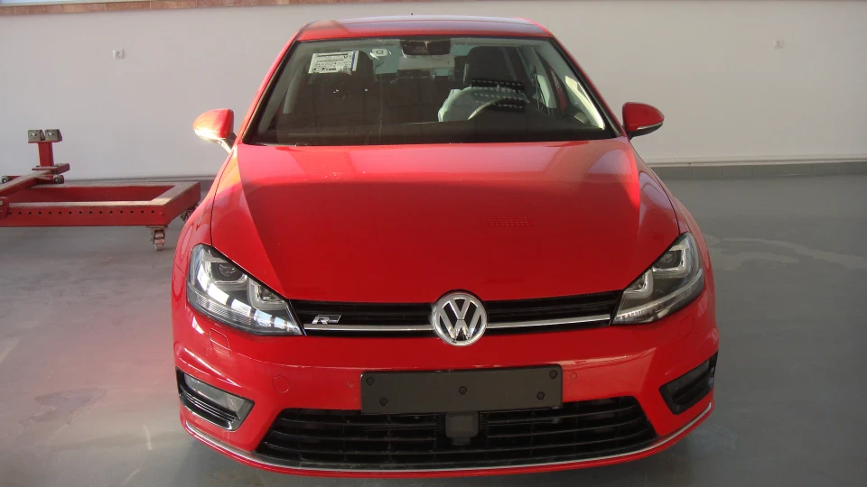 Volkswagen Golf R-Line TornadoRed