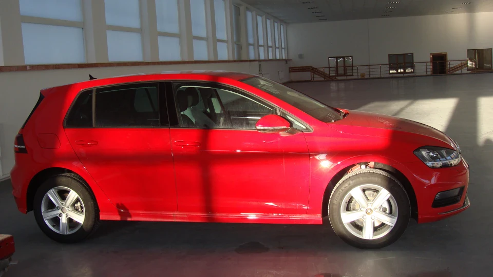 Volkswagen Golf R-Line TornadoRed 2