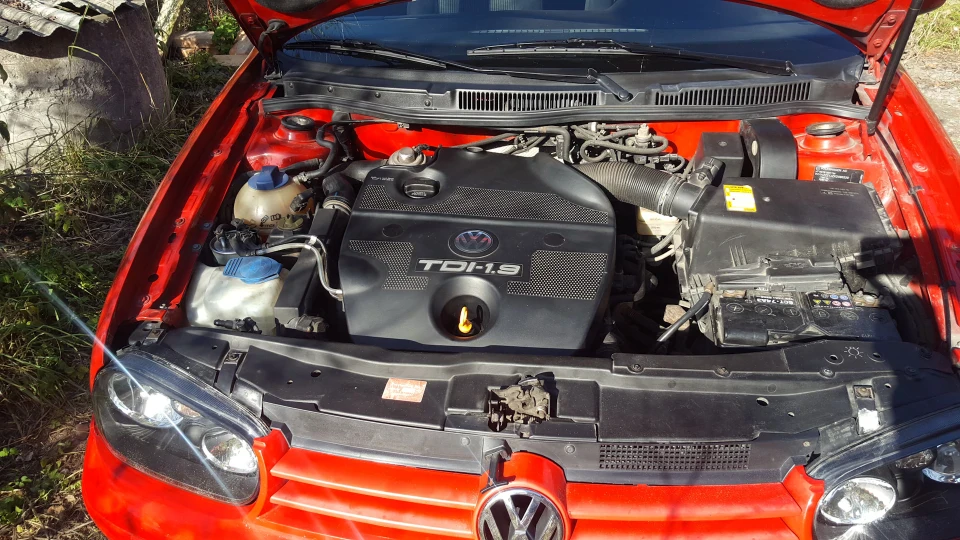 Volkswagen Golf Red 3
