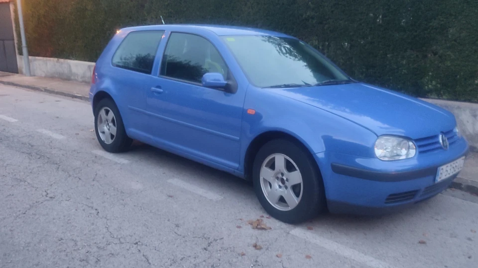 Volkswagen Golf Синій Гольф)