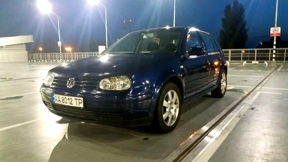 Volkswagen Golf Синій Трактор 2