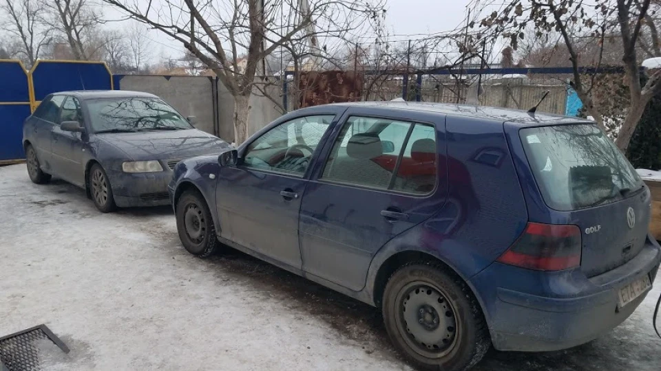 Volkswagen Golf Синій Трактор 3