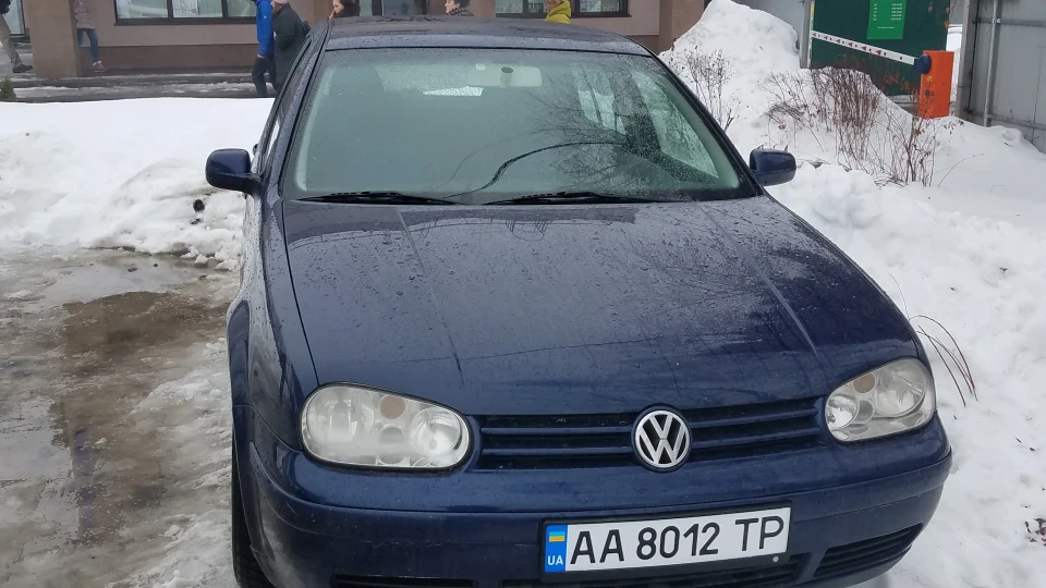 Volkswagen Golf Синій Трактор 4