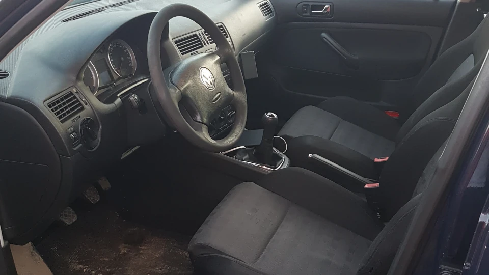 Volkswagen Golf синій вагон станТОП 3