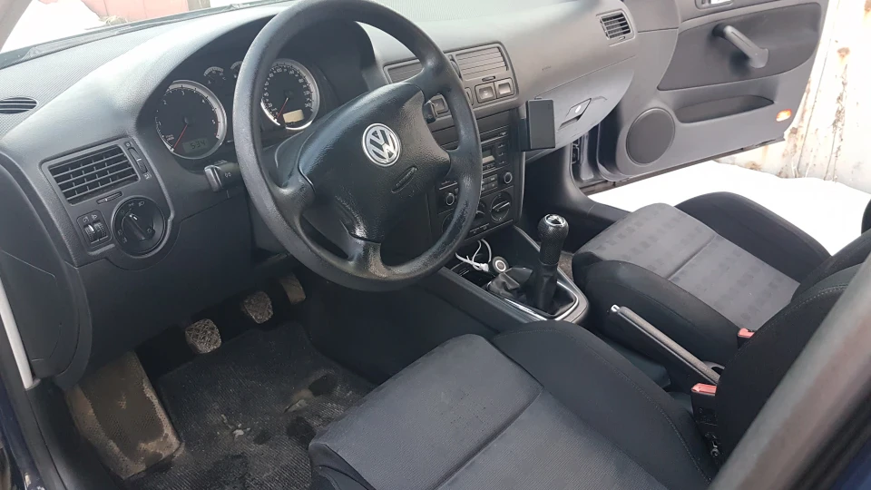 Volkswagen Golf синій вагон станТОП 5