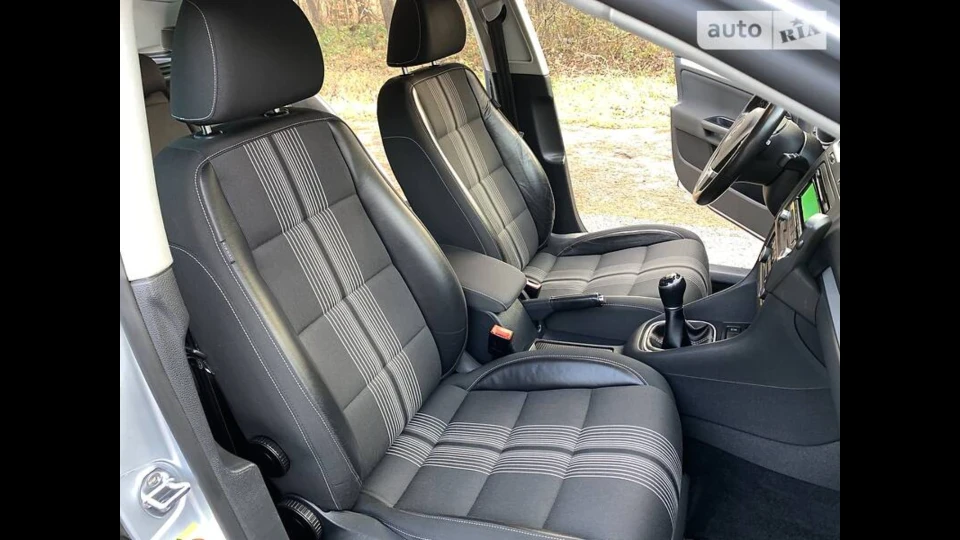 Volkswagen Golf Сріблястий сарай 2