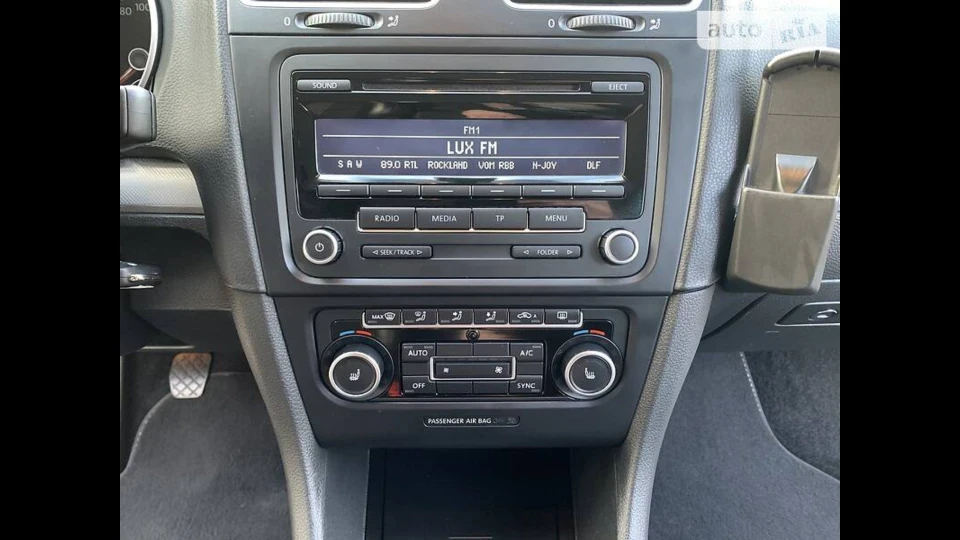 Volkswagen Golf Сріблястий сарай 3