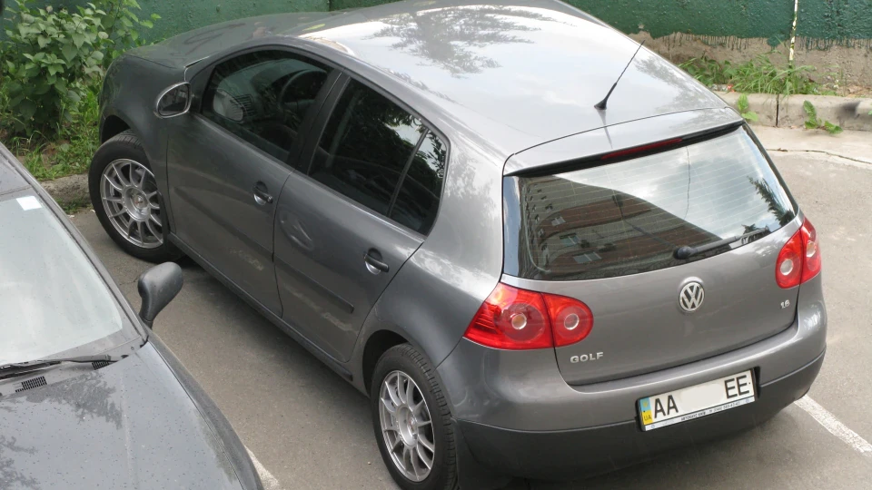 Volkswagen Golf V 1.6 АКПП tiptronic 2
